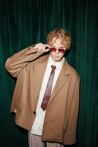 Анна Седокова с дочерью, Марк Эйдельштейн, Ольга Сутулова и Прохор Шаляпин на премьере сериала "Этерна" Анна Седокова с дочерью, Марк Эйдельштейн, Ольга Сутулова и Прохор Шаляпин на премьере сериала "Этерна"