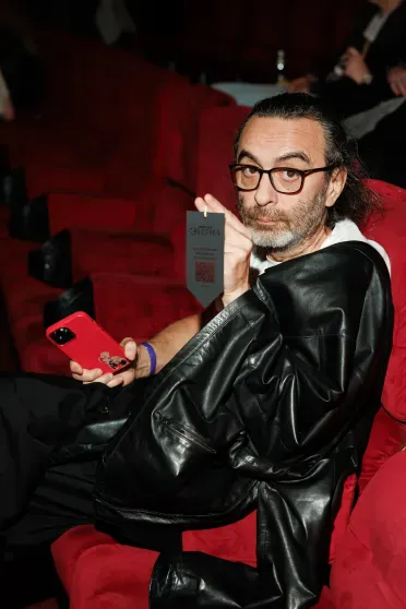 Анна Седокова с дочерью, Марк Эйдельштейн, Ольга Сутулова и Прохор Шаляпин на премьере сериала "Этерна" Анна Седокова с дочерью, Марк Эйдельштейн, Ольга Сутулова и Прохор Шаляпин на премьере сериала "Этерна"