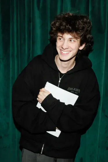 Анна Седокова с дочерью, Марк Эйдельштейн, Ольга Сутулова и Прохор Шаляпин на премьере сериала "Этерна" Анна Седокова с дочерью, Марк Эйдельштейн, Ольга Сутулова и Прохор Шаляпин на премьере сериала "Этерна"