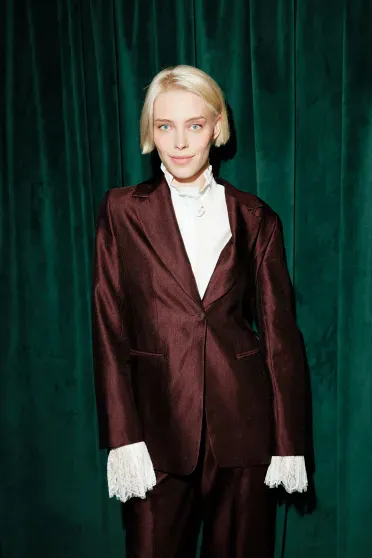 Анна Седокова с дочерью, Марк Эйдельштейн, Ольга Сутулова и Прохор Шаляпин на премьере сериала "Этерна" Анна Седокова с дочерью, Марк Эйдельштейн, Ольга Сутулова и Прохор Шаляпин на премьере сериала "Этерна"