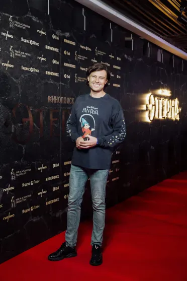 Анна Седокова с дочерью, Марк Эйдельштейн, Ольга Сутулова и Прохор Шаляпин на премьере сериала "Этерна" Анна Седокова с дочерью, Марк Эйдельштейн, Ольга Сутулова и Прохор Шаляпин на премьере сериала "Этерна"