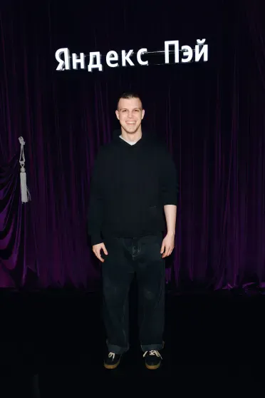 Анна Седокова с дочерью, Марк Эйдельштейн, Ольга Сутулова и Прохор Шаляпин на премьере сериала "Этерна" Анна Седокова с дочерью, Марк Эйдельштейн, Ольга Сутулова и Прохор Шаляпин на премьере сериала "Этерна"