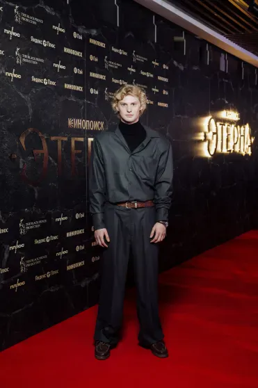 Анна Седокова с дочерью, Марк Эйдельштейн, Ольга Сутулова и Прохор Шаляпин на премьере сериала "Этерна" Анна Седокова с дочерью, Марк Эйдельштейн, Ольга Сутулова и Прохор Шаляпин на премьере сериала "Этерна"