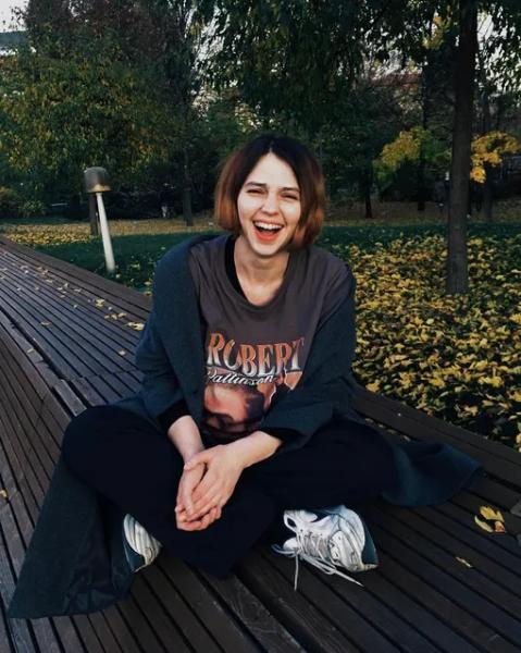 Акиньшина — звезда, а где вторая? Что стало с юной актрисой из фильма «Сёстры» Акиньшина — звезда, а где вторая? Что стало с юной актрисой из фильма «Сёстры»