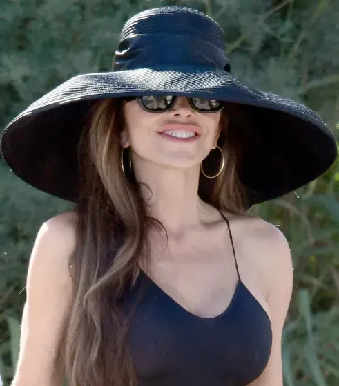 Джефф Безос и Лорен Санчес проводят медовый месяц в Сен-Тропе Джефф Безос и Лорен Санчес проводят медовый месяц в Сен-Тропе