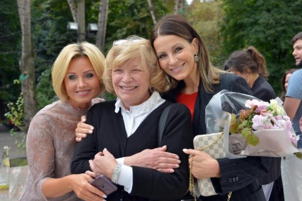 Ольга Остроумова об уходе со сцены, ссоре с Домогаровым, пластике и внуках Ольга Остроумова об уходе со сцены, ссоре с Домогаровым, пластике и внуках