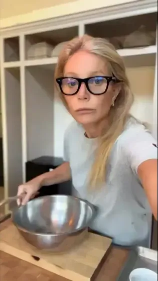 Гвинет Пэлтроу заподозрили в неудачном увеличении губ