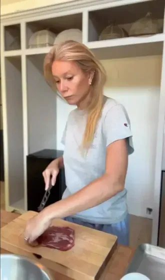 Гвинет Пэлтроу заподозрили в неудачном увеличении губ