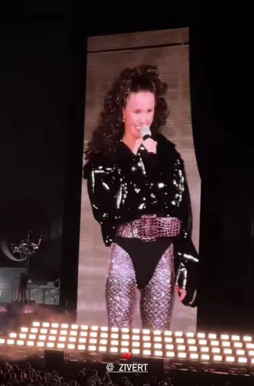 Яна Рудковская, Маша Фёдорова, Ксения Шипилова, Александр Рогов и другие посетили первый стадионный концерт Zivert Яна Рудковская, Маша Фёдорова, Ксения Шипилова, Александр Рогов и другие посетили первый стадионный концерт Zivert