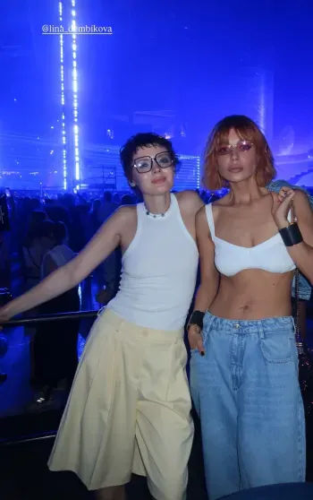 Яна Рудковская, Маша Фёдорова, Ксения Шипилова, Александр Рогов и другие посетили первый стадионный концерт Zivert Яна Рудковская, Маша Фёдорова, Ксения Шипилова, Александр Рогов и другие посетили первый стадионный концерт Zivert