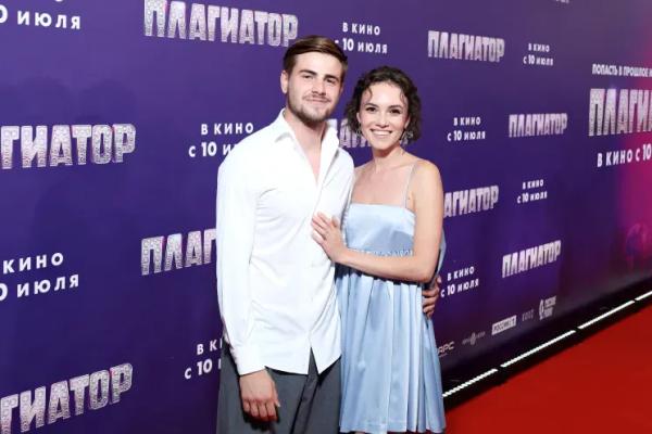 Юлия Снигирь, Стася Милославская с женихом и Марат Башаров с дочерью на премьере фильма "Плагиатор" Юлия Снигирь, Стася Милославская с женихом и Марат Башаров с дочерью на премьере фильма "Плагиатор"