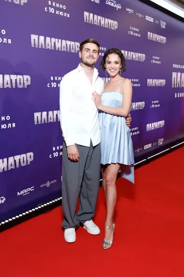 Юлия Снигирь, Стася Милославская с женихом и Марат Башаров с дочерью на премьере фильма "Плагиатор" Юлия Снигирь, Стася Милославская с женихом и Марат Башаров с дочерью на премьере фильма "Плагиатор"