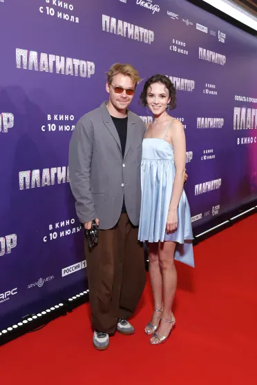 Юлия Снигирь, Стася Милославская с женихом и Марат Башаров с дочерью на премьере фильма "Плагиатор" Юлия Снигирь, Стася Милославская с женихом и Марат Башаров с дочерью на премьере фильма "Плагиатор"