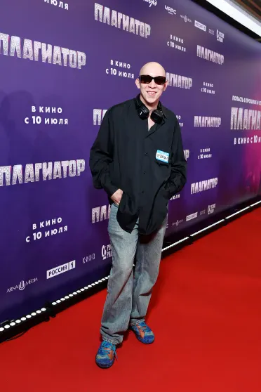 Юлия Снигирь, Стася Милославская с женихом и Марат Башаров с дочерью на премьере фильма "Плагиатор" Юлия Снигирь, Стася Милославская с женихом и Марат Башаров с дочерью на премьере фильма "Плагиатор"