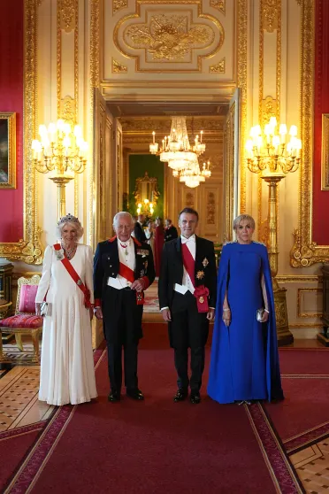 Кейт Миддлтон и принц Уильям, король Карл III и королева Камилла на банкете в честь визита Эммануэля Макрона Кейт Миддлтон и принц Уильям, король Карл III и королева Камилла на банкете в честь визита Эммануэля Макрона