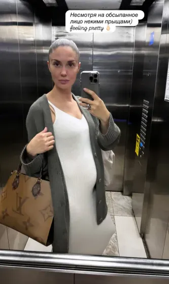 "Нет красивее дирижёра". Беременная Агата Муцениеце поддержала своего жениха Петра Дрангу на концерте