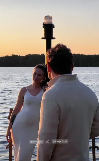 "Нет красивее дирижёра". Беременная Агата Муцениеце поддержала своего жениха Петра Дрангу на концерте