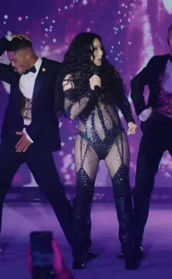 Племянница принцессы Дианы Китти Спенсер посетила вечеринку Dolce & Gabbana, где выступила 79-летняя Шер