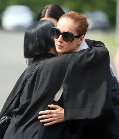 Похоронили вместе с первой женой: Дарья Мороз, Виктория Исакова, Константин и Софья Эрнст простились с Юрием Морозом Похоронили вместе с первой женой: Дарья Мороз, Виктория Исакова, Константин и Софья Эрнст простились с Юрием Морозом