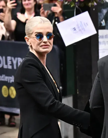 Шэрон и Келли Осборн посетили прощание с Оззи Осборном в Англии