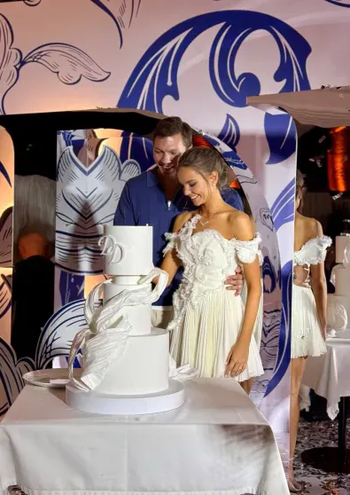 Слёзы Ирины Винер, поздравление от Татьяны Навки, Лиза Арзамасова и Илья Авербух в гостях: как прошла свадьба гимнастки Дины Авериной Слёзы Ирины Винер, поздравление от Татьяны Навки, Лиза Арзамасова и Илья Авербух в гостях: как прошла свадьба гимнастки Дины Авериной