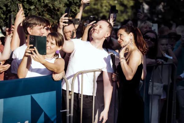 Светлана Бондарчук с мужем, Екатерина Климова, Михаил Пореченков и Никита Кологривый открыли фестиваль "Горький fest" Светлана Бондарчук с мужем, Екатерина Климова, Михаил Пореченков и Никита Кологривый открыли фестиваль "Горький fest"