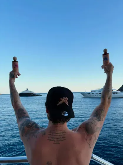 Жена Бруклина Бекхэма снялась полностью обнажённой