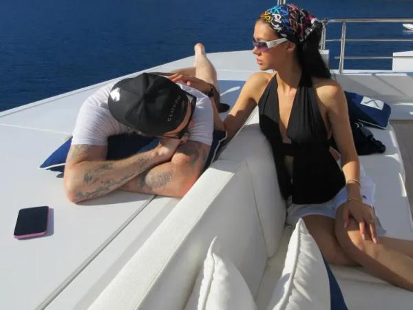 Жена Бруклина Бекхэма снялась полностью обнажённой