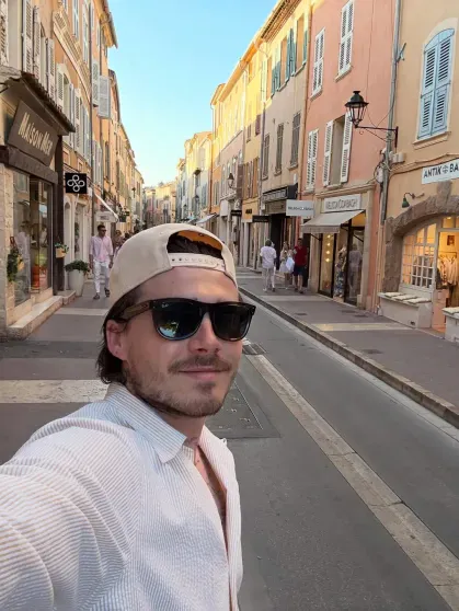 Жена Бруклина Бекхэма снялась полностью обнажённой