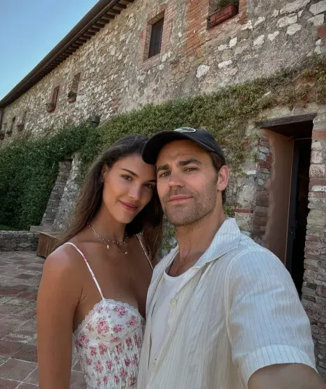 Звезда "Дневников вампира" и бывший муж Инес де Рамон, Пол Уэсли, обручился со своей девушкой Звезда "Дневников вампира" и бывший муж Инес де Рамон, Пол Уэсли, обручился со своей девушкой