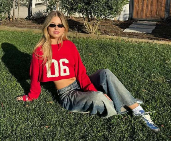 От худи и оверсайза до ярких аксессуаров: что выбирают школьники сегодня От худи и оверсайза до ярких аксессуаров: что выбирают школьники сегодня