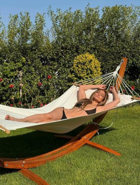 Дженнифер Лопес не пустили в бутик Chanel
Дженнифер Лопес не пустили в бутик Chanel