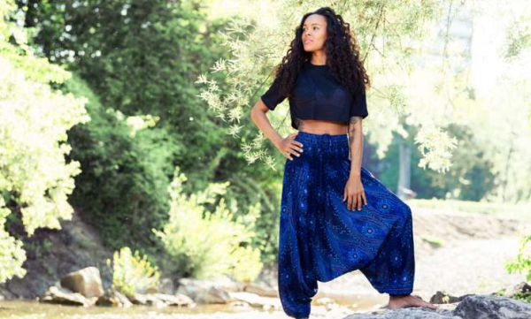 Восток — дело тонкое: как вписать в образ брюки-аладдины Восток — дело тонкое: как вписать в образ брюки-аладдины