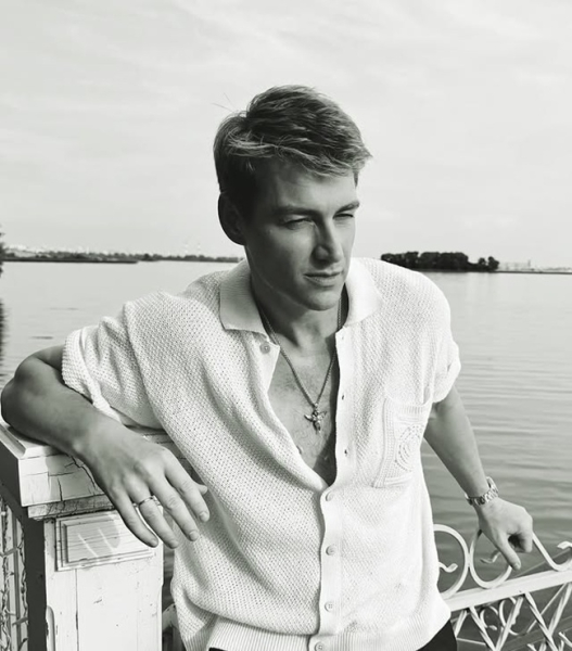 Алексей Воробьев показал романтический поцелуй в спортзале (видео) Алексей Воробьев показал романтический поцелуй в спортзале (видео)