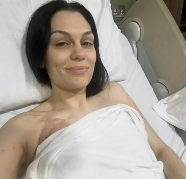 Джесси Джей экстренно госпитализирована спустя шесть недель после мастэктомии
Джесси Джей экстренно госпитализирована спустя шесть недель после мастэктомии