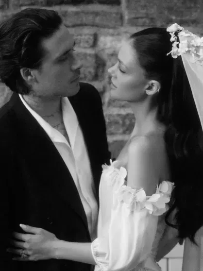 Бруклин Бекхэм и Никола Пельтц сыграли вторую свадьбу — и не пригласили на неё его родителей Бруклин Бекхэм и Никола Пельтц сыграли вторую свадьбу — и не пригласили на неё его родителей