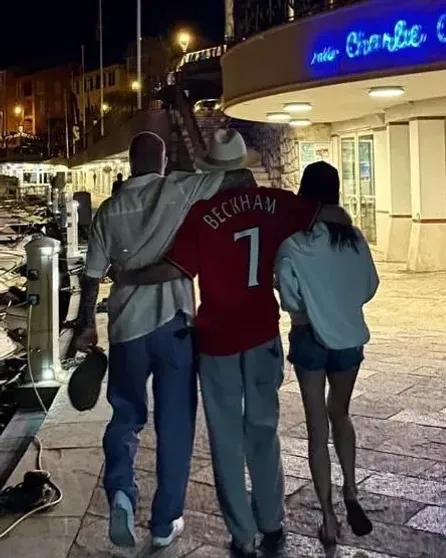 Бруклин Бекхэм и Никола Пельтц сыграли вторую свадьбу — и не пригласили на неё его родителей Бруклин Бекхэм и Никола Пельтц сыграли вторую свадьбу — и не пригласили на неё его родителей