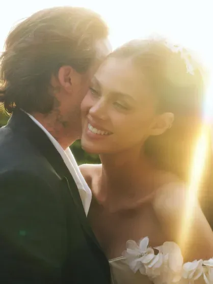 Бруклин Бекхэм и Никола Пельтц сыграли вторую свадьбу — и не пригласили на неё его родителей Бруклин Бекхэм и Никола Пельтц сыграли вторую свадьбу — и не пригласили на неё его родителей