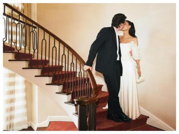 Бруклин Бекхэм и Никола Пельтц сыграли вторую свадьбу — и не пригласили на неё его родителей Бруклин Бекхэм и Никола Пельтц сыграли вторую свадьбу — и не пригласили на неё его родителей