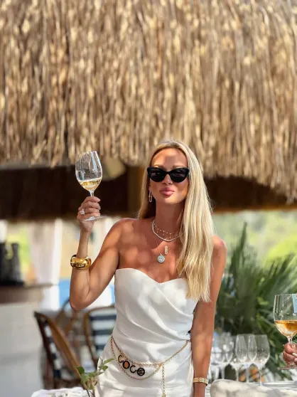 Частный самолёт, яхты и вечеринки: как Виктория Лопырёва 12 дней отмечала свой день рождения в Турции Частный самолёт, яхты и вечеринки: как Виктория Лопырёва 12 дней отмечала свой день рождения в Турции