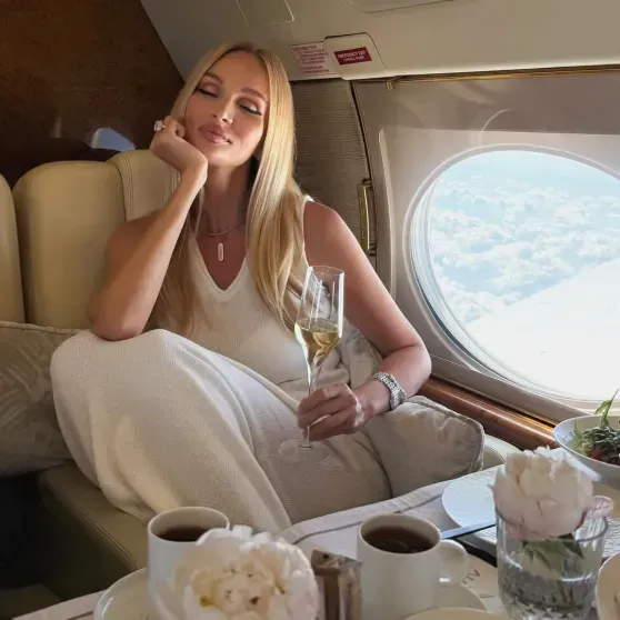 Частный самолёт, яхты и вечеринки: как Виктория Лопырёва 12 дней отмечала свой день рождения в Турции Частный самолёт, яхты и вечеринки: как Виктория Лопырёва 12 дней отмечала свой день рождения в Турции
