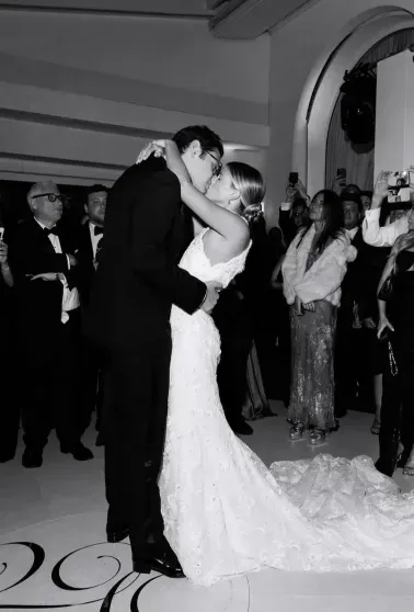 "Деньги сегодня абсолютно правят миром". Светский фотограф из Москвы Герман Ларкин рассказал о свадьбах Джеффа Безоса и Лорен Санчес, Бруклина Бекхэма и Николы Пельтц "Деньги сегодня абсолютно правят миром". Светский фотограф из Москвы Герман Ларкин рассказал о свадьбах Джеффа Безоса и Лорен Санчес, Бруклина Бекхэма и Николы Пельтц