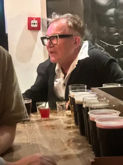 Дмитрия Диброва засняли в баре в одиночестве на фоне скандального развода с женой Дмитрия Диброва засняли в баре в одиночестве на фоне скандального развода с женой