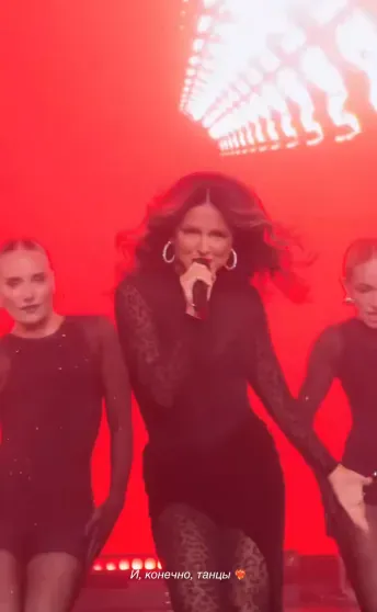 Елизавета Пескова, Алеся Кафельникова, сёстры Манасир и Нюша на дне рождения Варвары Мазараки Елизавета Пескова, Алеся Кафельникова, сёстры Манасир и Нюша на дне рождения Варвары Мазараки