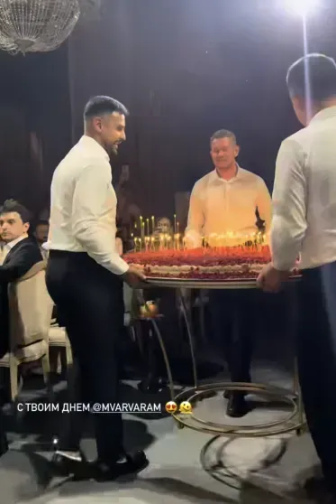 Елизавета Пескова, Алеся Кафельникова, сёстры Манасир и Нюша на дне рождения Варвары Мазараки Елизавета Пескова, Алеся Кафельникова, сёстры Манасир и Нюша на дне рождения Варвары Мазараки