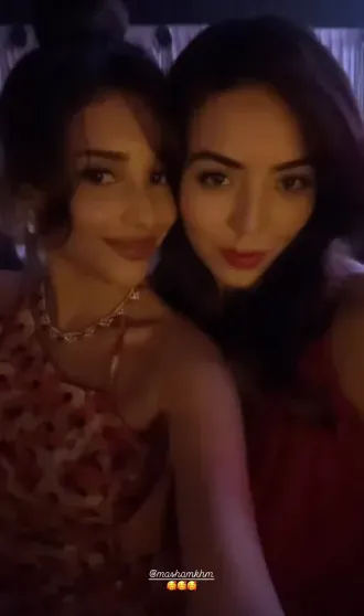 Елизавета Пескова, Алеся Кафельникова, сёстры Манасир и Нюша на дне рождения Варвары Мазараки Елизавета Пескова, Алеся Кафельникова, сёстры Манасир и Нюша на дне рождения Варвары Мазараки