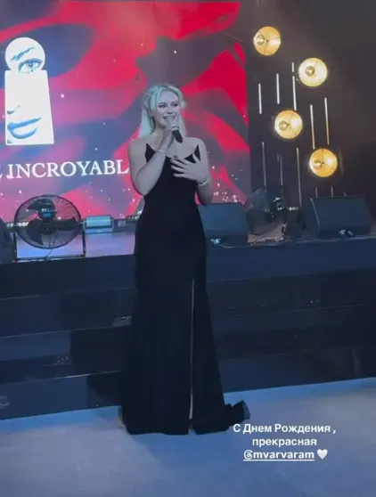 Елизавета Пескова, Алеся Кафельникова, сёстры Манасир и Нюша на дне рождения Варвары Мазараки Елизавета Пескова, Алеся Кафельникова, сёстры Манасир и Нюша на дне рождения Варвары Мазараки