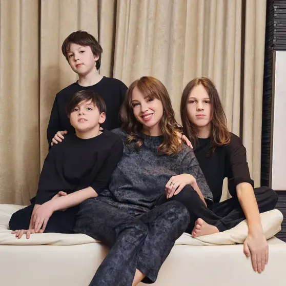 "Любовник" Полины Дибровой судится с бывшей женой за опеку над шестью детьми "Любовник" Полины Дибровой судится с бывшей женой за опеку над шестью детьми