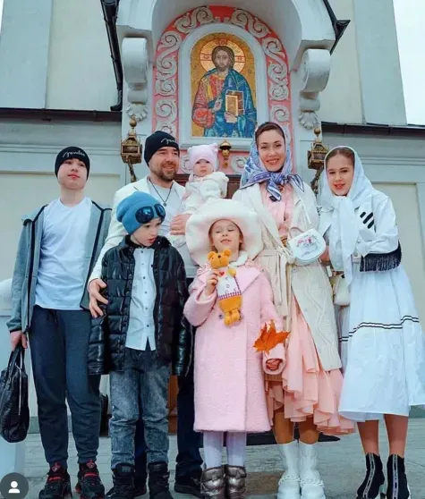 "Любовник" Полины Дибровой судится с бывшей женой за опеку над шестью детьми "Любовник" Полины Дибровой судится с бывшей женой за опеку над шестью детьми