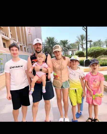 "Любовник" Полины Дибровой судится с бывшей женой за опеку над шестью детьми "Любовник" Полины Дибровой судится с бывшей женой за опеку над шестью детьми